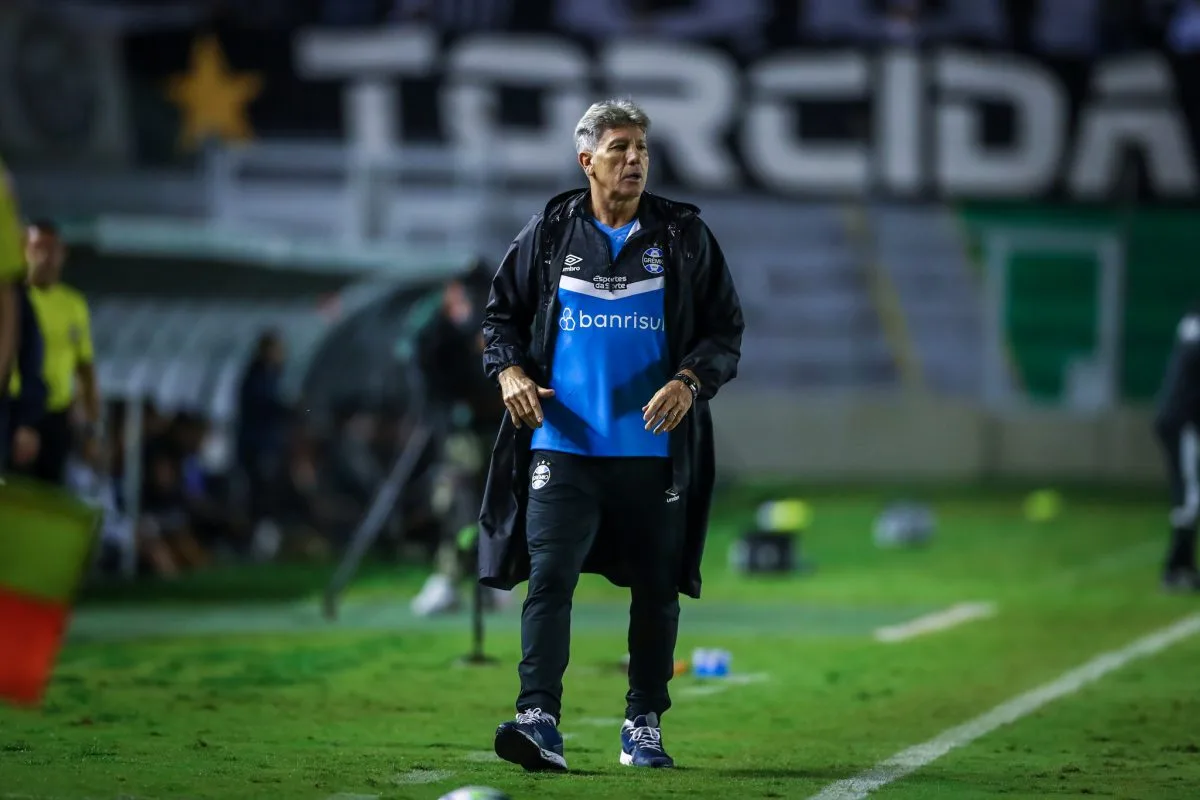 Renato desconversa sobre pênaltis perdidos, elogia Diogo Barbosa e dá recado aos garotos do Grêmio Renato
