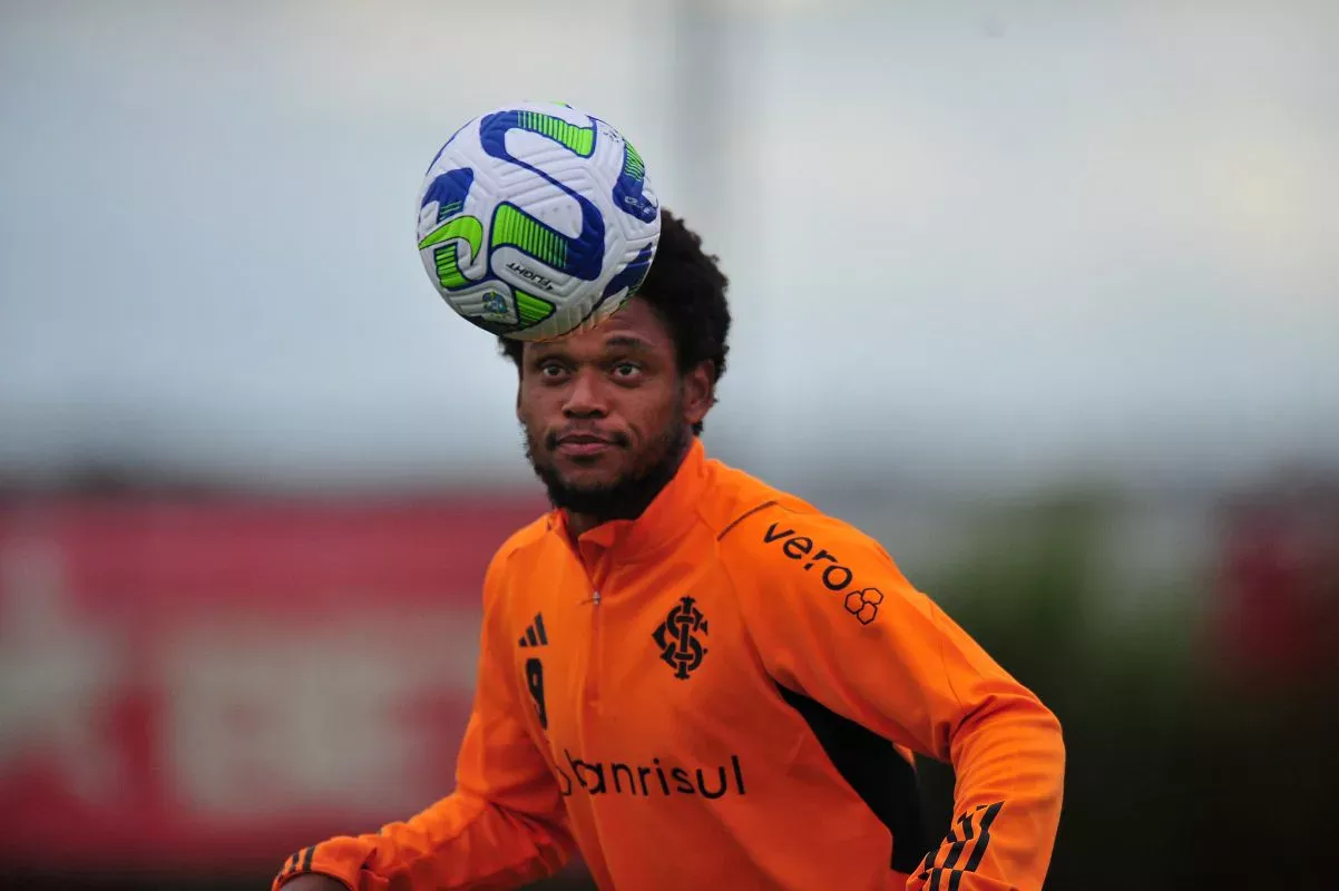 Luiz Adriano pode desfalcar o Inter