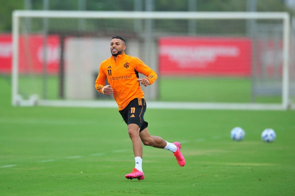 Wanderson treinando com a camisa do Inter