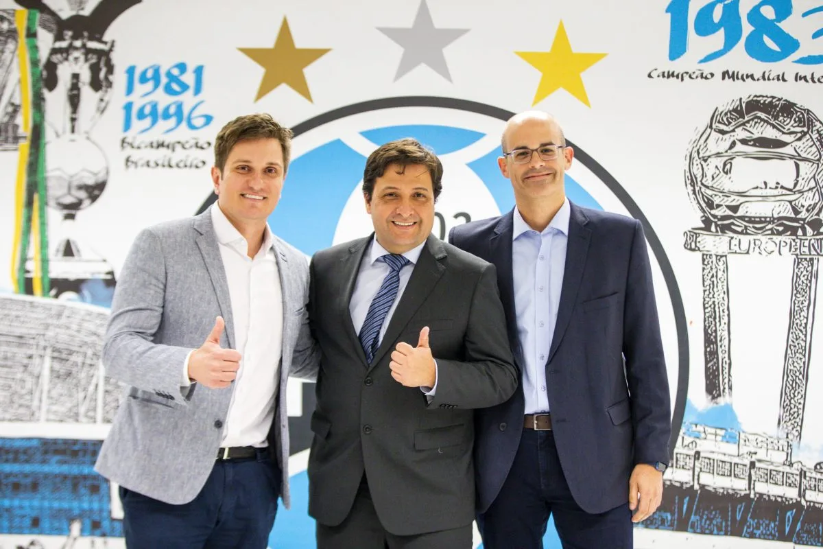 Condução do caso Adriel gera "ruídos" entre Alberto Guerra e Paulo Caleffi, afirma jornalista Presidente do Grêmio deu coletiva