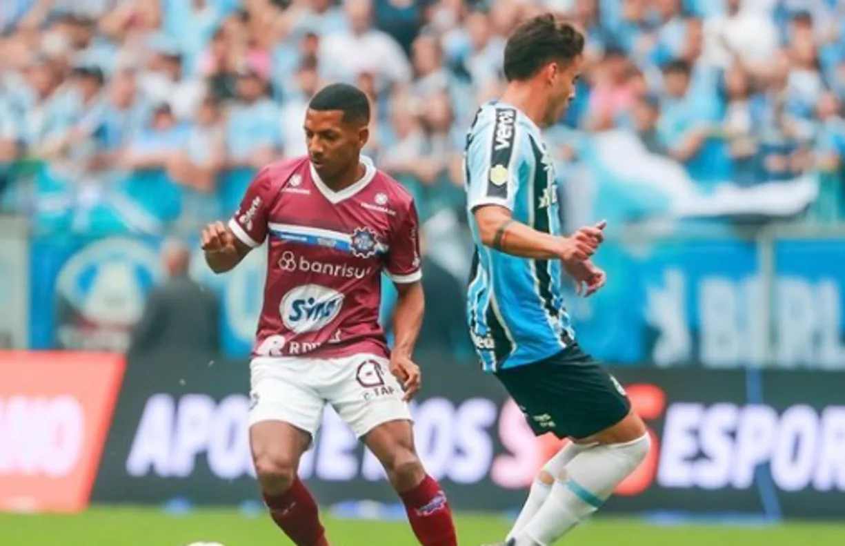Prometendo "lutar por coisas maiores" no Inter, Jean Dias publica despedida na web: "Foi uma honra" Inter