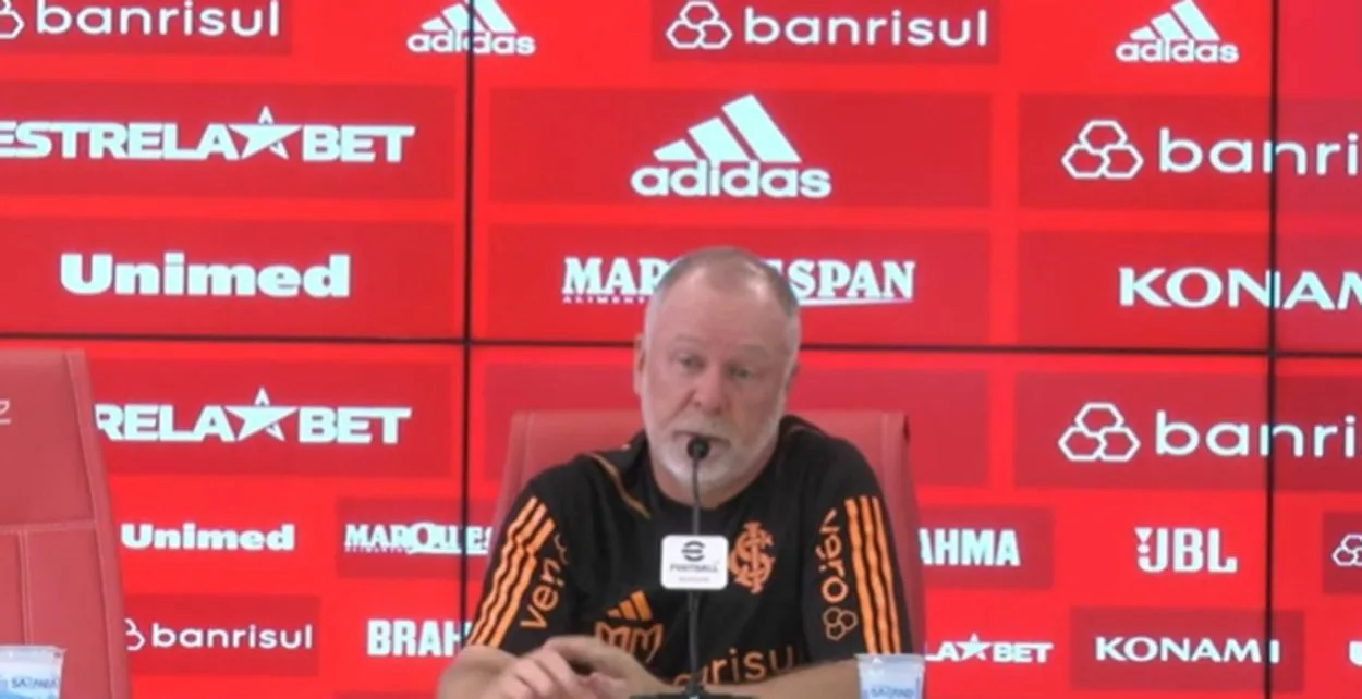 Mano Menezes concede entrevista coletiva após partida de futebol do Inter