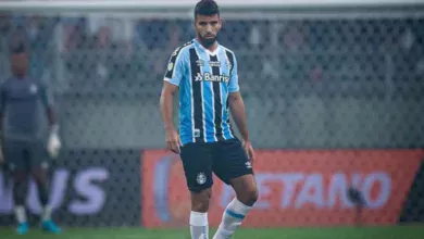 Provável titular do Grêmio, Pepê deixa eliminação para o passado e foca no Brasileirão: "Mudar a chave" Pepê segue fora do Grêmio