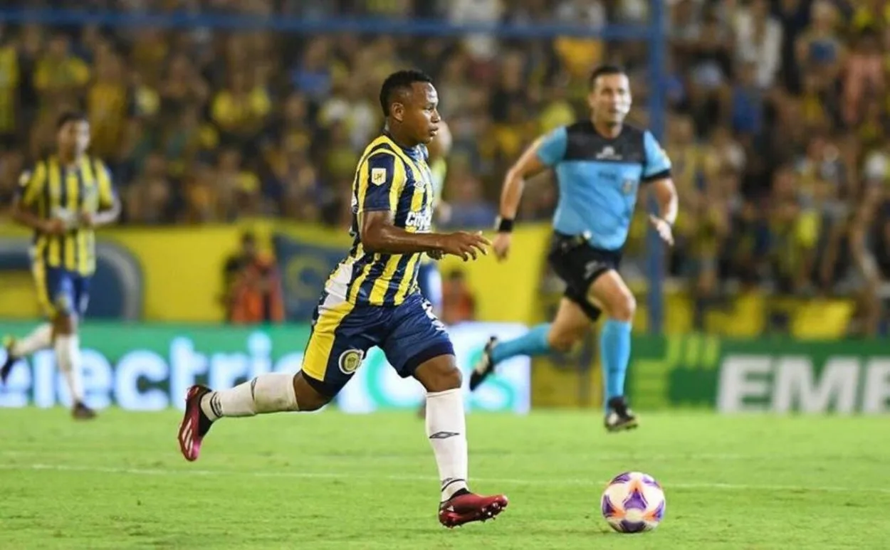 Campaz mantém grande fase na Argentina e faz mais um belo gol por cobertura; assista Campaz está emprestado pelo Grêmio