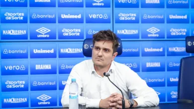 Diretor do Grêmio se recusa a falar de Adriel e tranquiliza torcida sobre Suárez: "Logo faz três gols" Grêmio