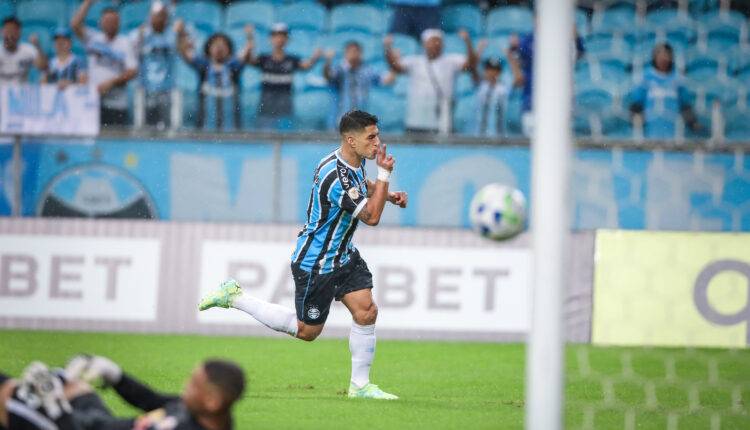 Suárez marcou para o Grêmio contra o Bragantino