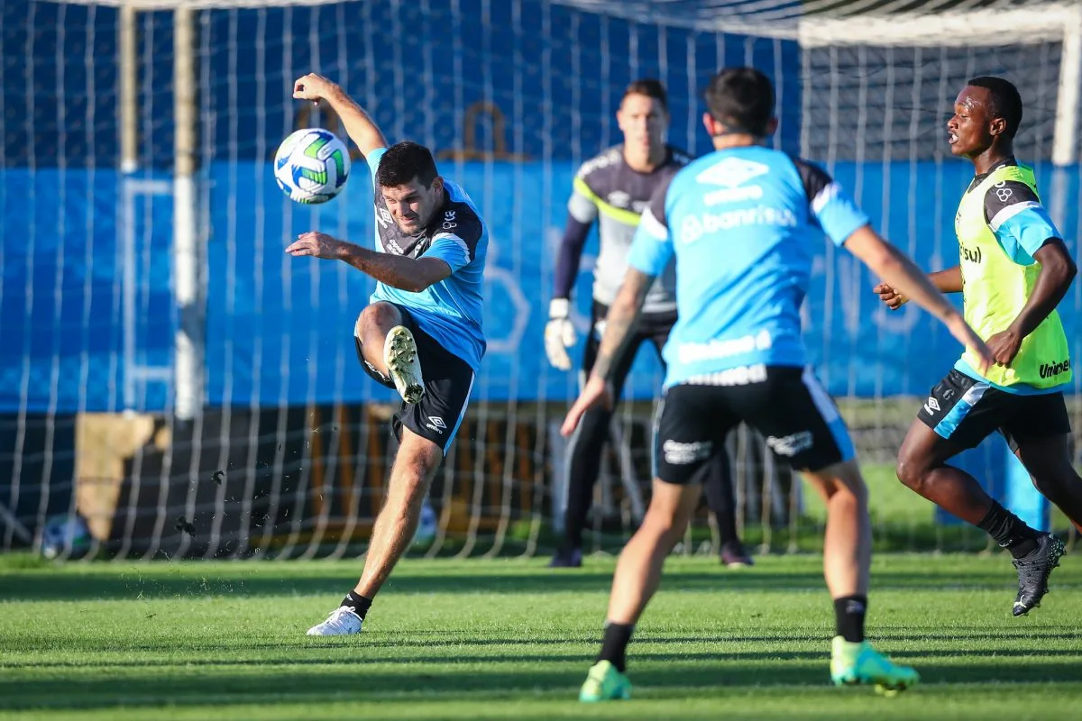 Pepê ainda não treina, mas Grêmio tem dois retornos visando o confronto com o Palmeiras Grêmio