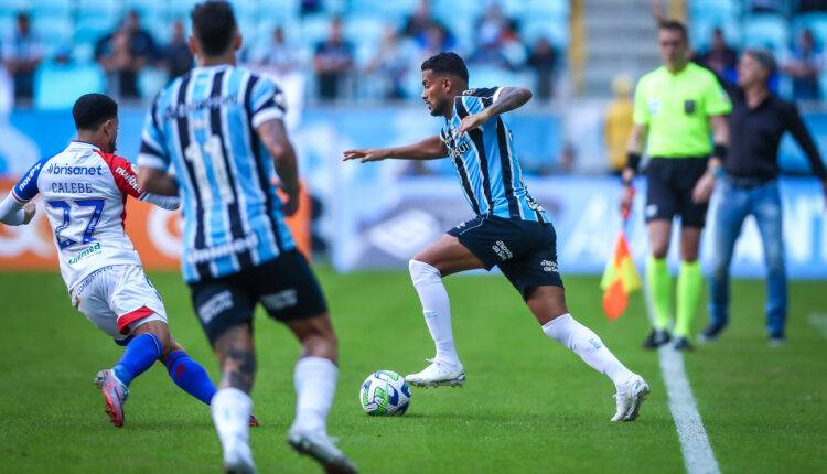 Reinaldo pelo Grêmio