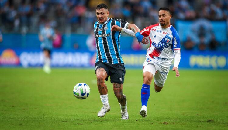 Vina vinha sendo titular do Grêmio do Renato