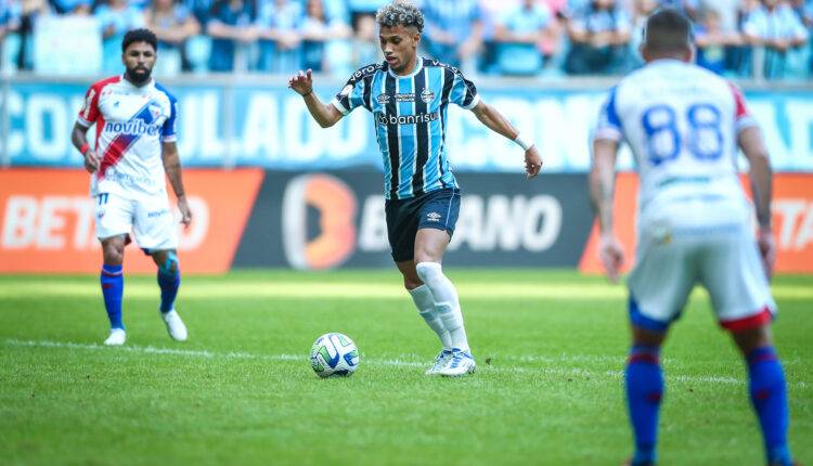 Bitello segue no Grêmio