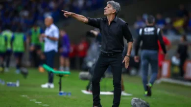 Renato pede "respeito" ao Grêmio após vitória e diz que Suárez jogou no sacrifício: "Exemplo, se superou" Renato feliz com o Grêmio