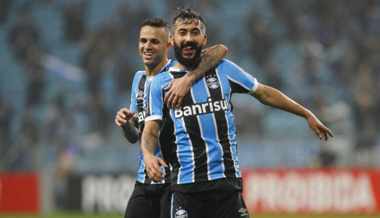 Douglas na época de Grêmio