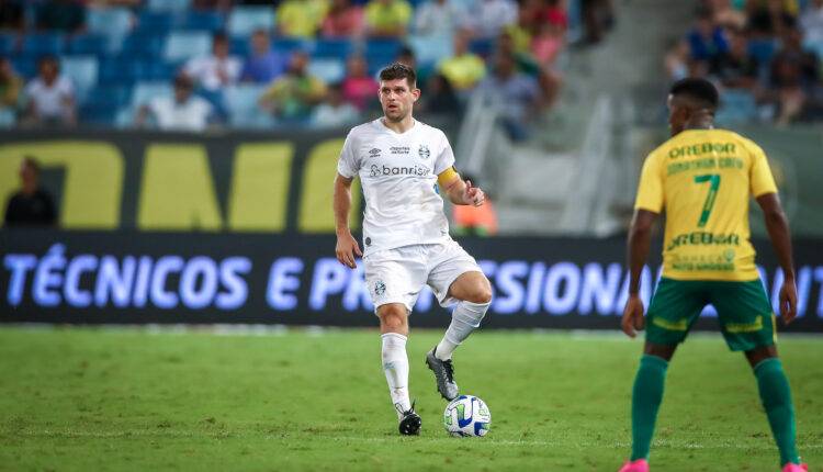 Kannemann é o atual capitão do Grêmio