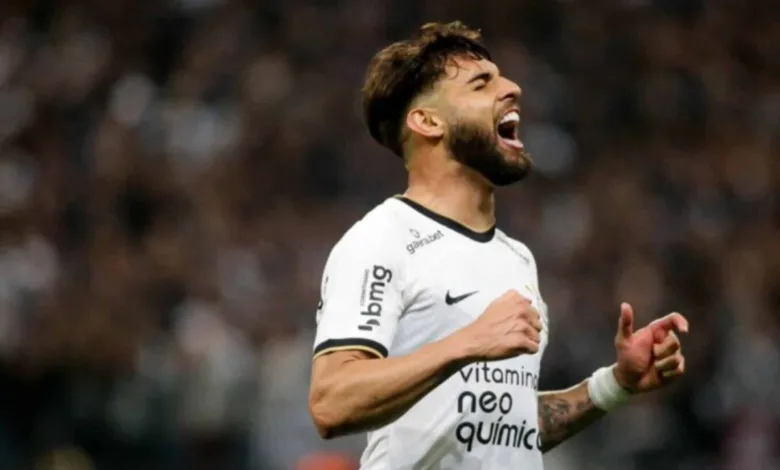 Atacante do Grêmio expõe incoerência do árbitro ao não assinalar pênalti de Yuri Alberto Yuri Alberto do Corinthians pega o Inter sábado