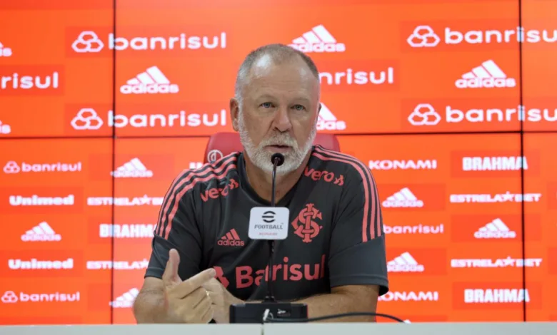 Guerrinha mantém "canal aberto" com Mano e diz ter dado conselho sobre como o Inter deve jogar Mano discursou aos jogadores do Inter
