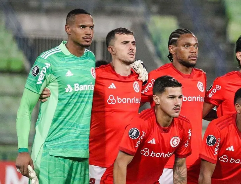 Defesa de letra de John e falta providencial de Nico Hernández marcam vitória apertada do Inter Inter John Botafogo