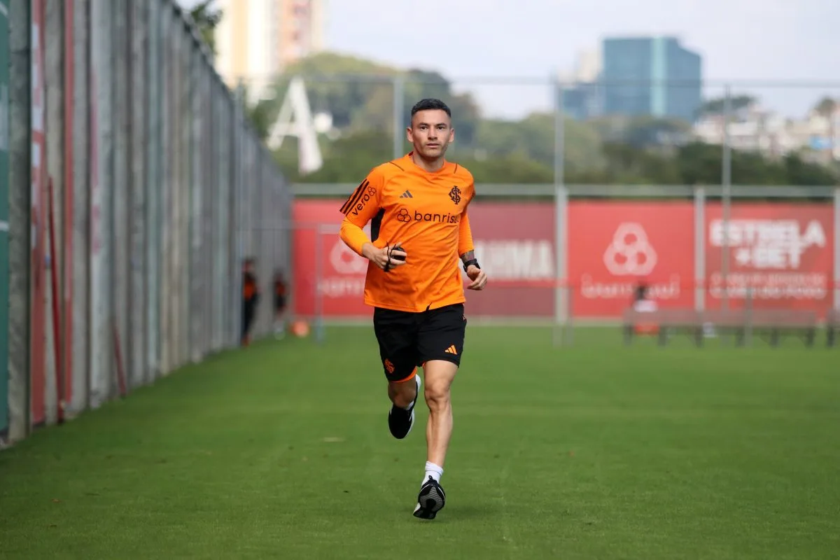 O planejamento montado pelo Inter para Charles Aránguiz na decisiva partida contra o Nacional Inter em breve terá Gabriel e Aránguiz juntos