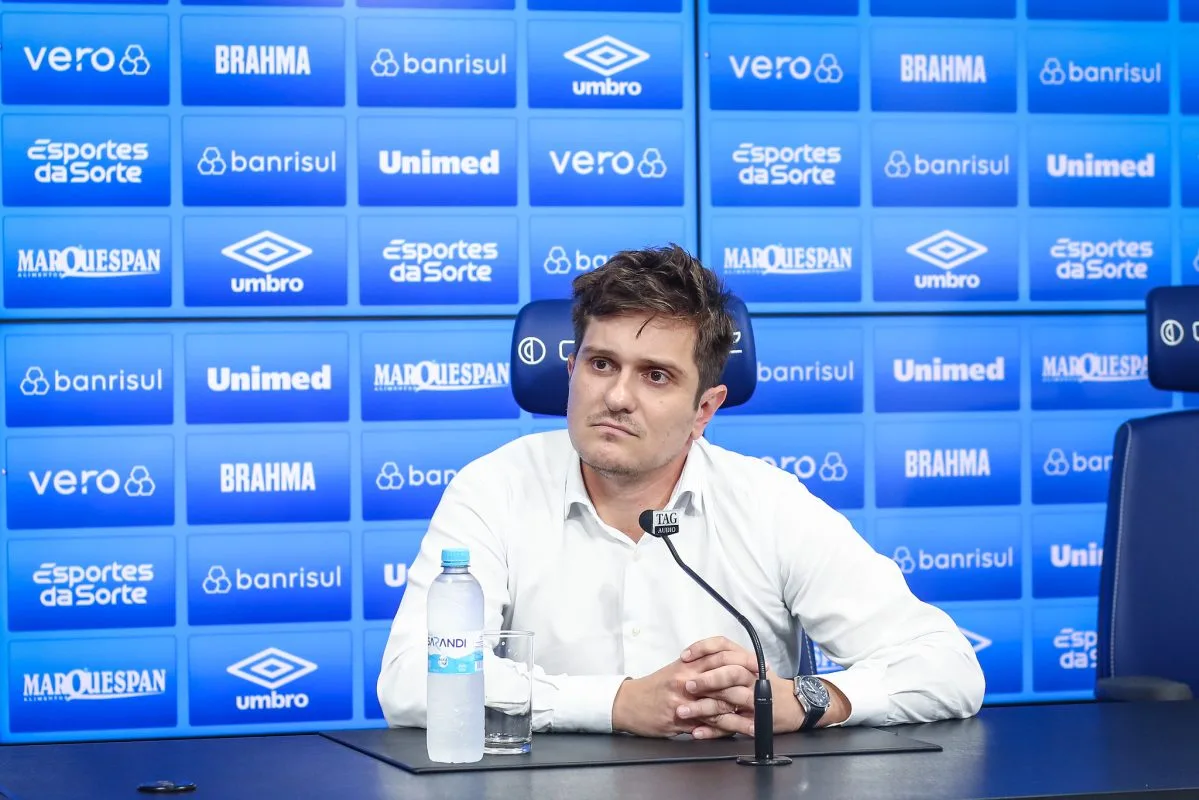 Diretor do Grêmio se recusa a falar de Adriel e tranquiliza torcida sobre Suárez: "Logo faz três gols" Grêmio
