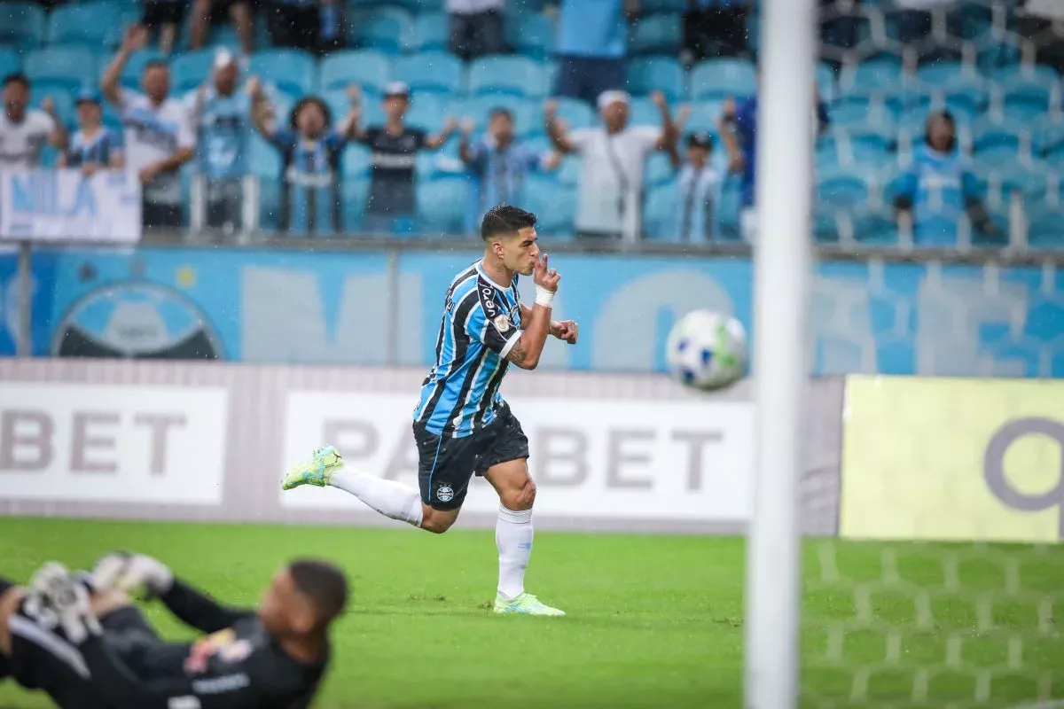 Suárez marcou para o Grêmio contra o Bragantino