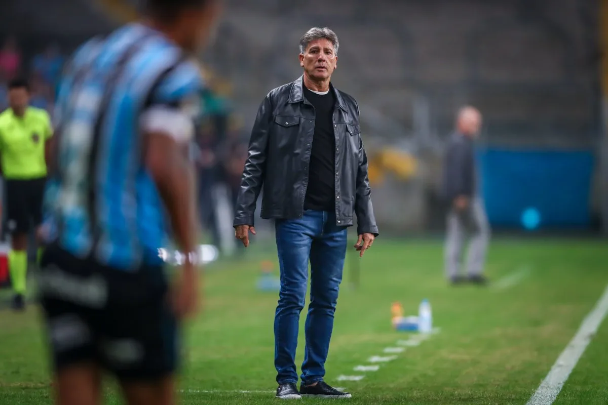 Multa de R$ 216 milhões, 18 anos e elogios de Renato: Grêmio já trabalha a sua nova promessa do ataque Renato procura velocidade no Grêmio
