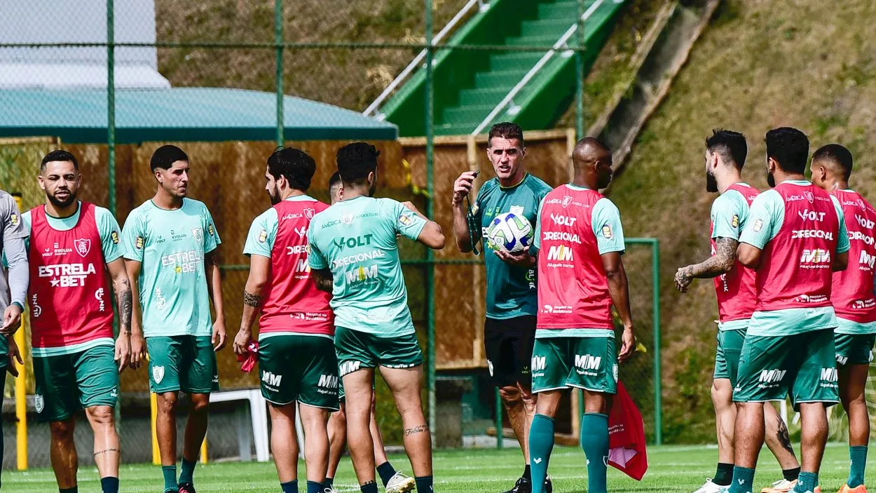 América-MG tem Mancini pressionado