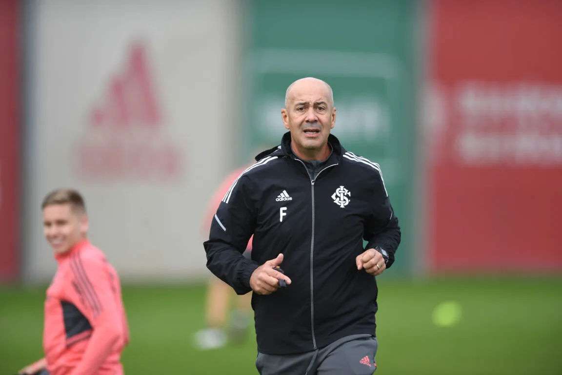 Flávio de Oliveira volta ao Inter