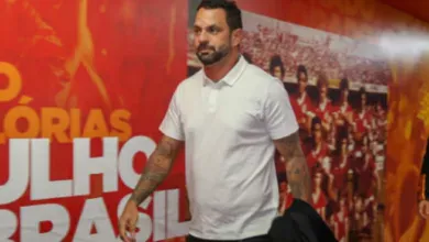 Magrão reclama de "falsas notícias" e desafia imprensa a perguntar para algum jogador sobre atrasos Inter de Magrão