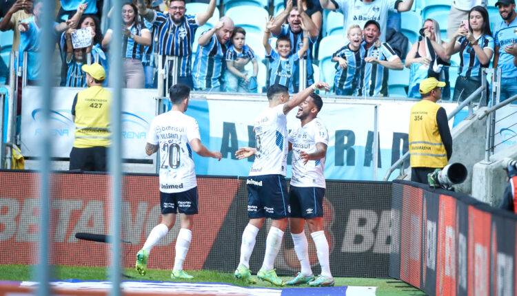 Suárez deu passe para Reinaldo em Grêmio 2x1 São Paulo