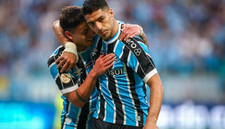 Suárez gerou preocupação no Grêmio e teve o caso explicado por Renato