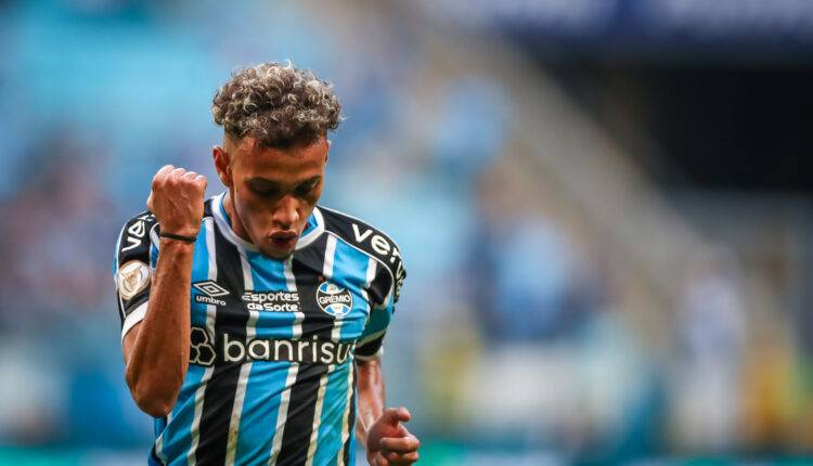 Bitello do Grêmio reclamou de lance contra o Botafogo