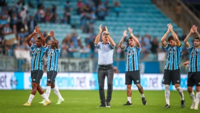 Quem são os dois jornalistas citados por Renato depois da goleada do Grêmio sobre o Coritiba Renato comandando o Grêmio