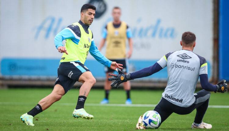 Suárez treinando pelo Grêmio