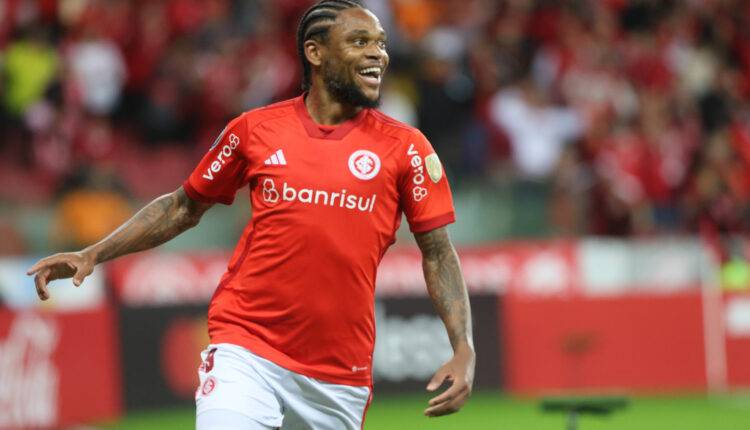 Luiz Adriano brilhou pelo Inter