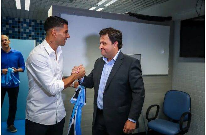 Suárez com o presidente do Grêmio