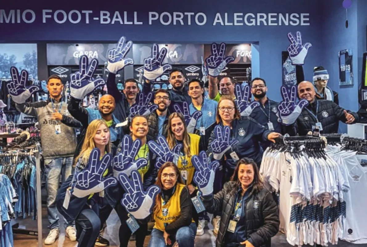 Luva do Pistolero em homenagem a Suárez é a nova atração da loja do Grêmio; saiba como comprar Suárez