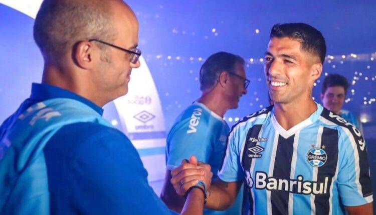 Caleffi na apresentação de Suárez pelo Grêmio falou de Guerra