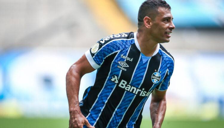 Diego Souza saiu do Grêmio e cornetou Inter