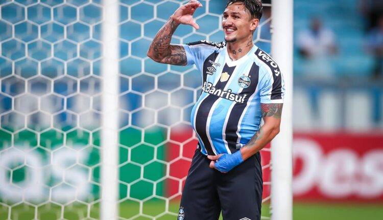 Vina falou sobre Suárez no Grêmio