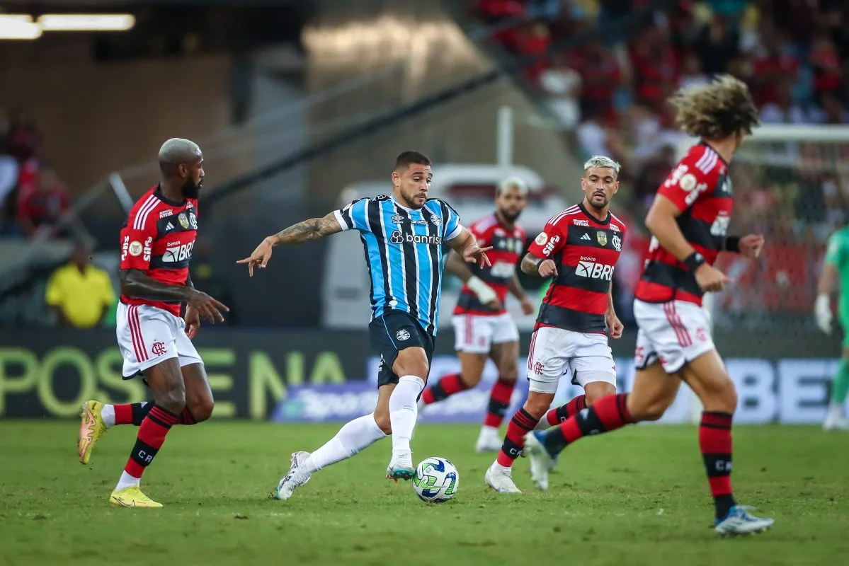 Grêmio ganha concorrência inesperada para tentar titular do Flamengo para 2024, diz site Flamengo pega o Grêmio