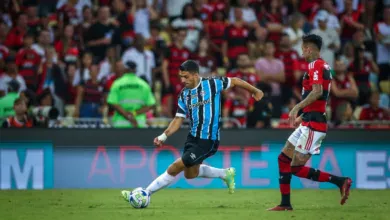 Grêmio enfrentará o Flamengo pela Copa do Brasil em duas quartas; saiba horários e transmissão Suárez chutou na trave pelo Grêmio contra o Flamengo