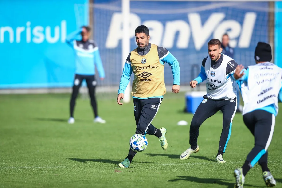 Jornalista diz ter a explicação para o "silêncio" de Suárez em meio aos rumores no Grêmio Suárez