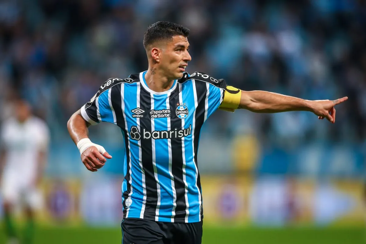 Suárez visita concentração do River Plate antes do reencontro dos argentinos contra o Inter Grêmio tem Suárez e Renato
