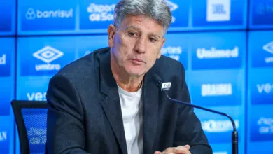 Renato cobra fim da novela Suárez e admite chance de saída: "Não deixa de ser verdade" Renato em coletiva após vitória do Grêmio