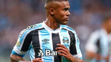 Quer vir junto? Douglas Costa "reage" em post que repercute possível volta de Luan ao Grêmio Grêmio já teve Douglas Costa e Luan