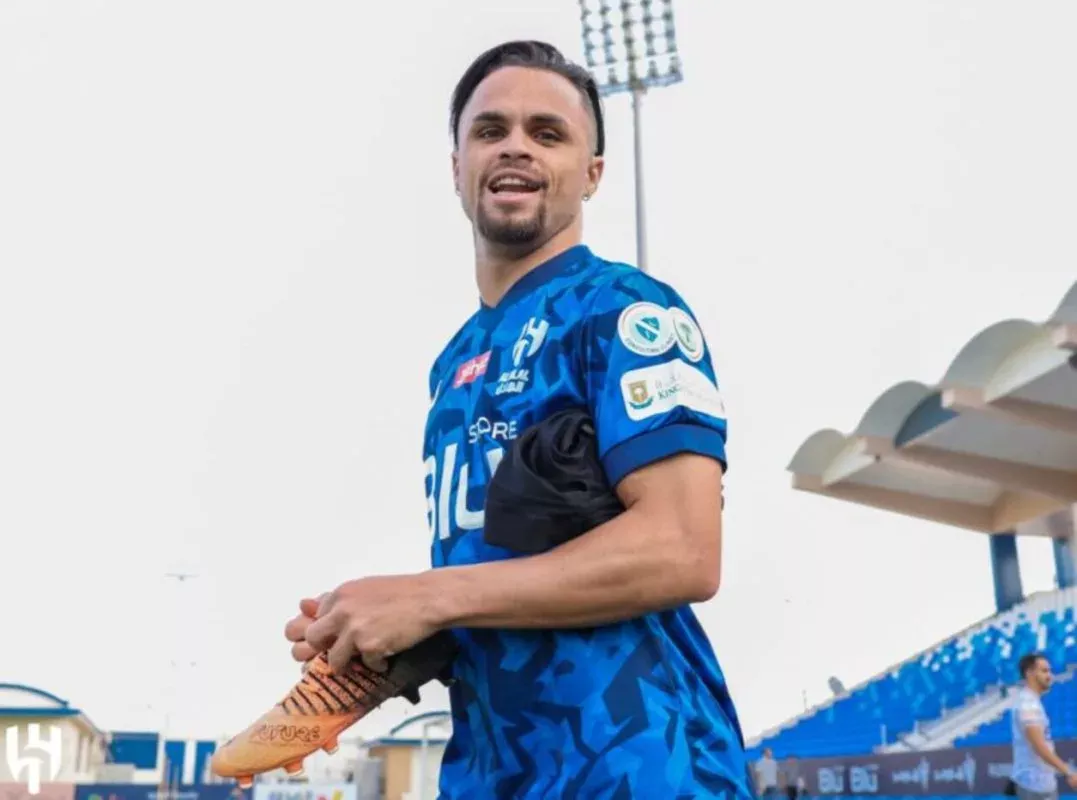 Ex-volante do Grêmio faz vídeo ao lado de Michael e indica destino do atacante: "Tem caixinha" Grêmio quer Michael