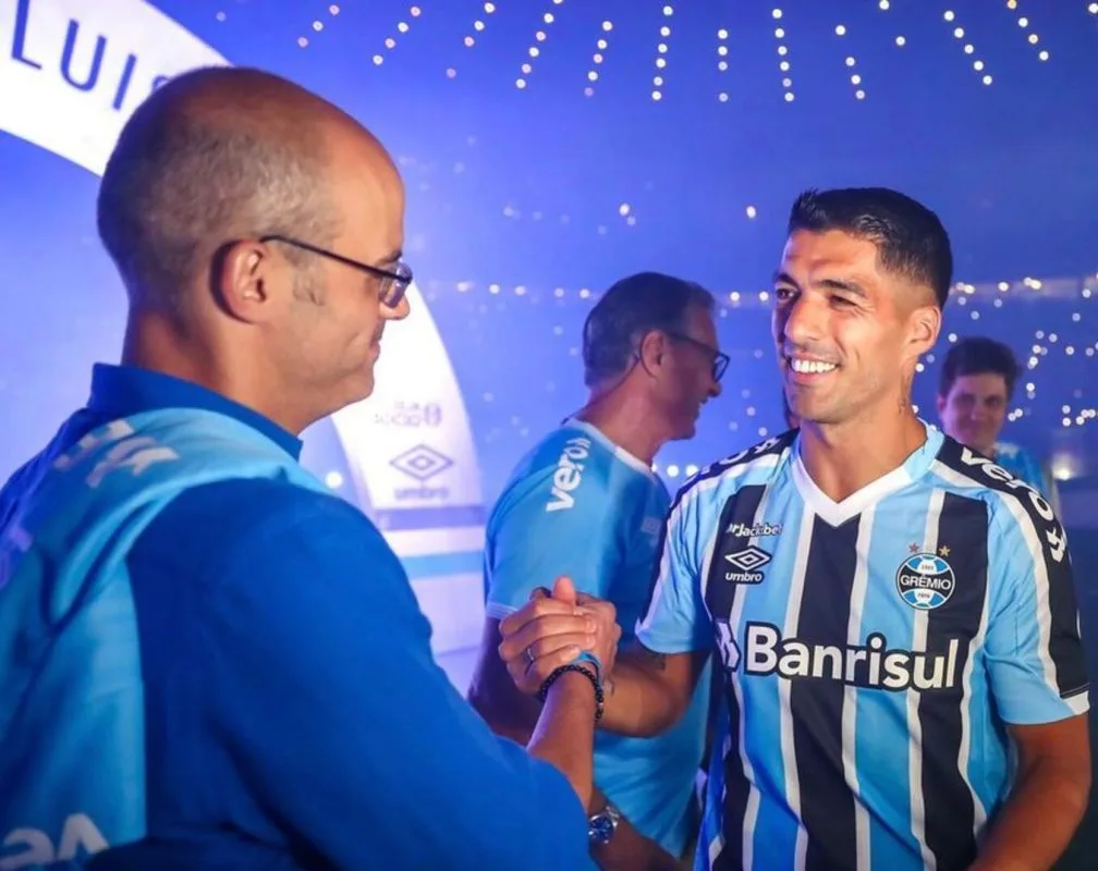 Caleffi na apresentação de Suárez pelo Grêmio falou de Guerra