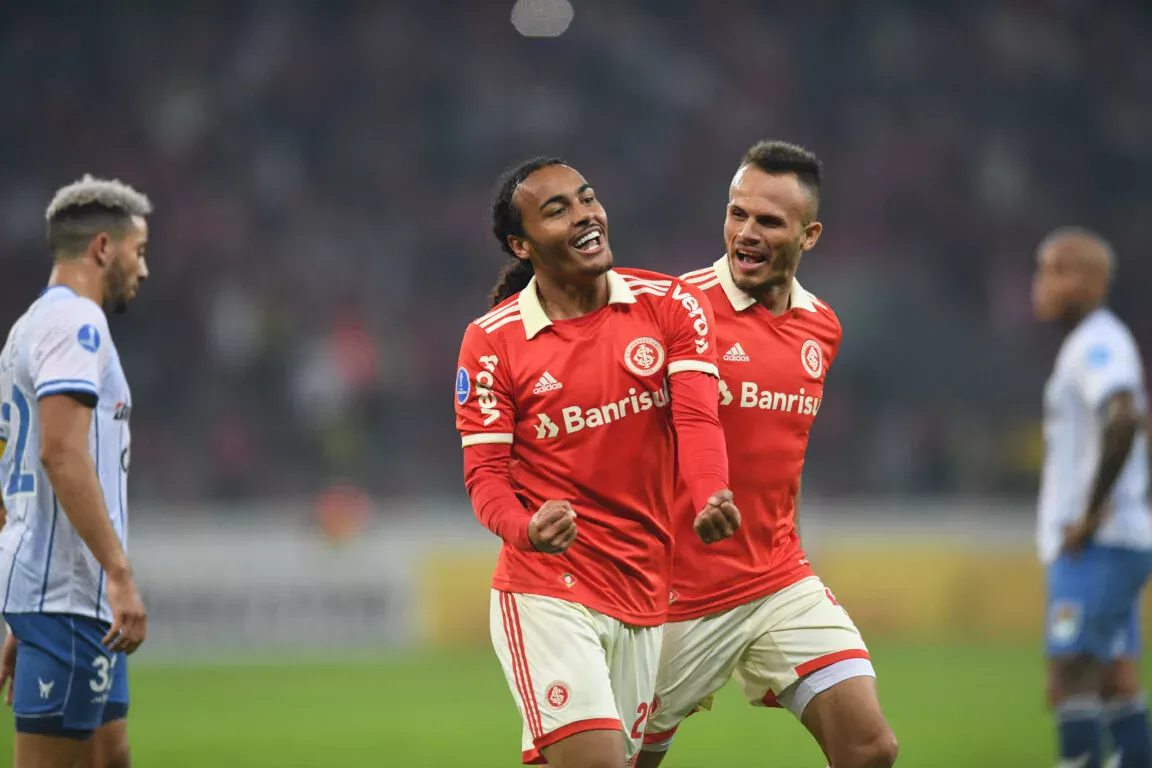 Mano volta a utilizar Estêvão no Inter