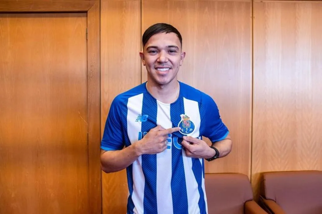 Pepê foi vendido pelo Grêmio ao Porto em 2021