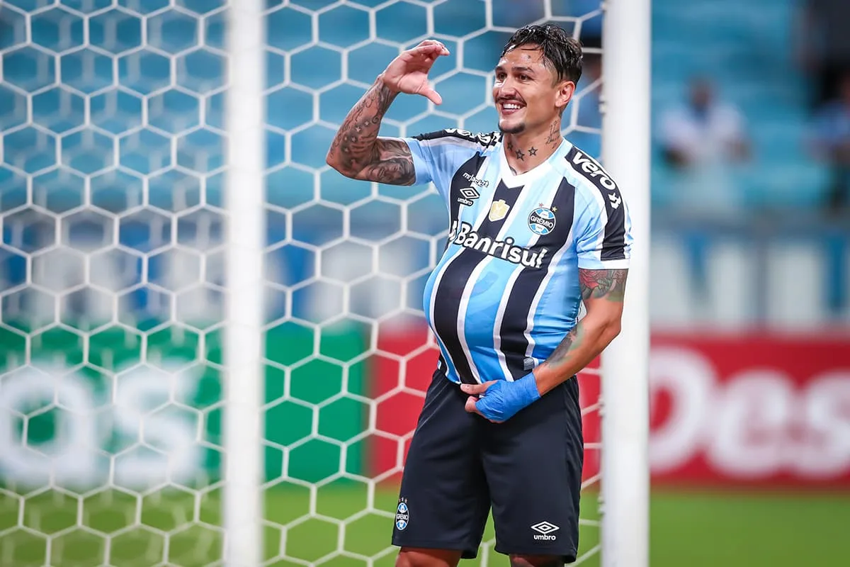Vina falou sobre Suárez no Grêmio