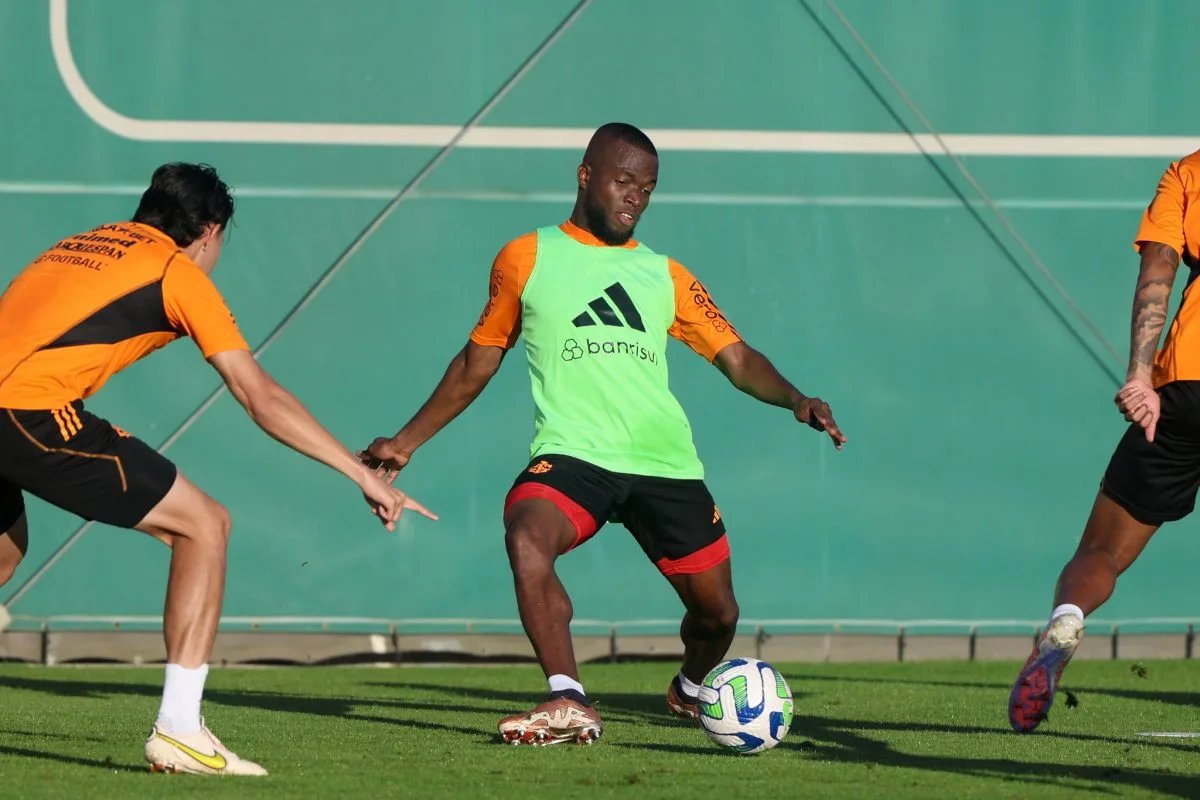 Parceria entre Alan Patrick e Enner Valencia funciona e equatoriano marca gol em coletivo Enner Valencia em treino do Inter